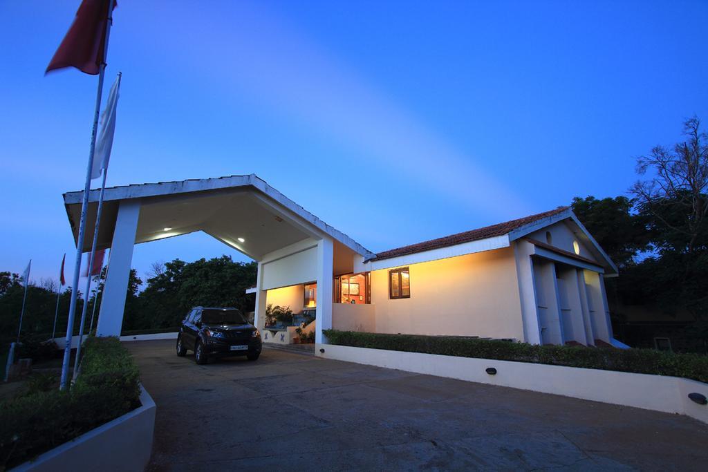 เดอะ อโศก บีช รีสอร์ต Hotel ปอนดิเชอรี ภายนอก รูปภาพ